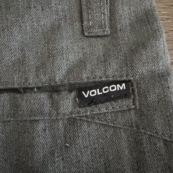 Volcom Youth Size 7X Charcoal Gray Grey NWT Chino Shorts - Picture 2 of 3